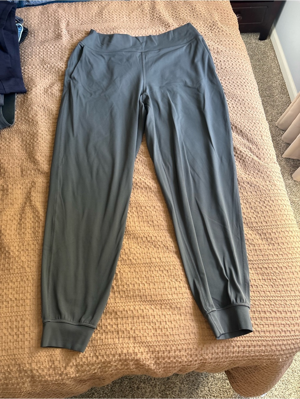lululemon athletica Women's Slate Gray Jogger Pants